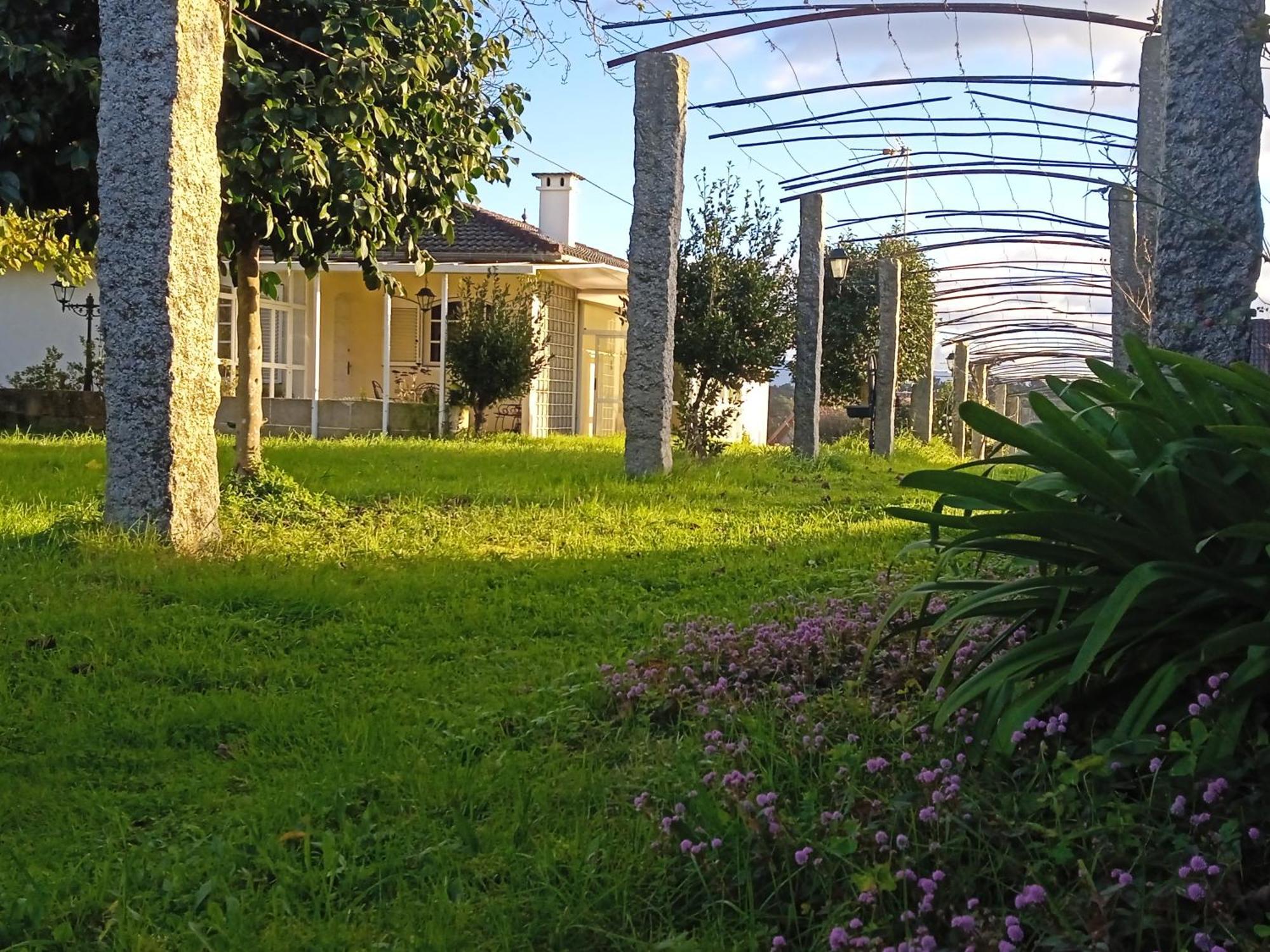 A Casa De Abelleira Ponteareas Bed & Breakfast ภายนอก รูปภาพ